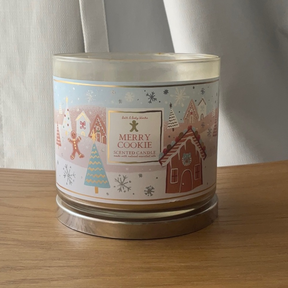 Bath & Body Works Merry Cookie 3-Wick Candle